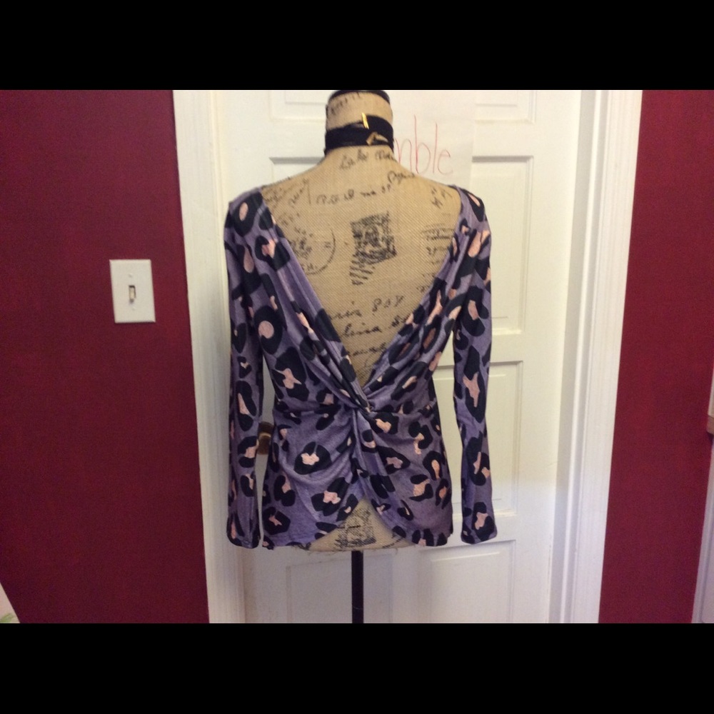 ❤️purple leopard twisted open back top❤️ - Picture 7 of 8